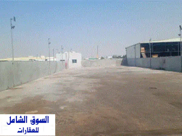 للإيجار  شبرة مفتوحة مميزة في منطقة الصجعة  الشارقة فرصة ذهبية في قلب سوق السكراب وقطع غيار ...