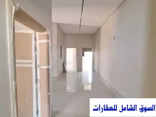 فيلا فاخرة للإيجار السنوي في منطقة شانتير أم القيوين 5 غرف + غرفة روف 150.000 درهم السلمة