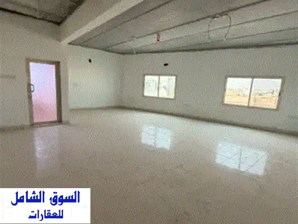 للإيجار شقة تجارية في عالي تقع على الشارع...