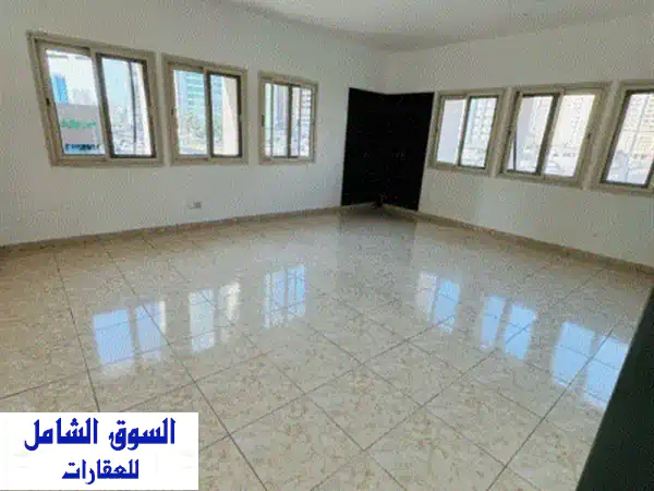 مكتب للإيجار في المجاز 1  الشارقة الإيجار السنوي...