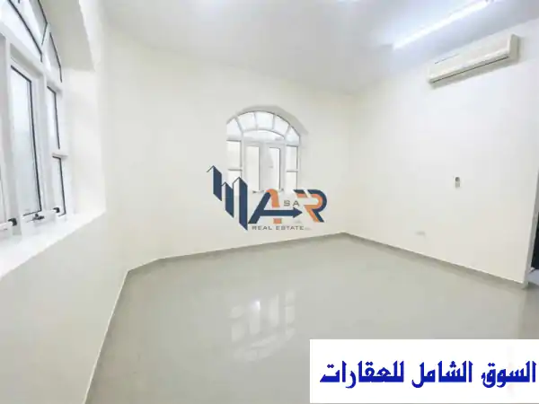 فيلا للإيجار التجاري بمدينة شخبوط مدخل مستقل حوش في مدينة أبو ظبي
