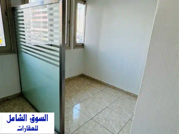 مكتب للإيجار في المجاز 1  الشارقة الإيجار السنوي 45000 درهم  بدون رسوم ادارية  تكييف سبليت  ...