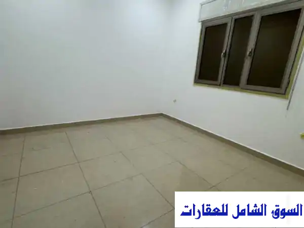 شقة فاخرة للإيجار بسلوى حولي - 3 غرف وصالة واسعة - إيجار شامل 450 د.ك وموقف خاص!