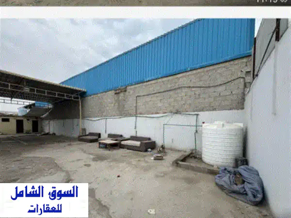 للبيع شبرة منطقة قصيدات خلف الكارس مساحتها 5000 قدم مربع فيها كهرباء 3 فايز وفيها مكتب ومطبخ وحمام ...