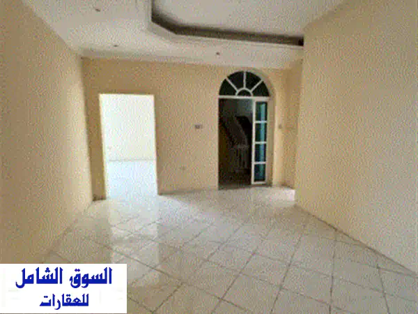 لا تبحث كثيراً، هذا العقار يستحق المشاهدة. فرصة للإيجار السنوي في منطقة الياش، فيلا بمساحات واسعة ...