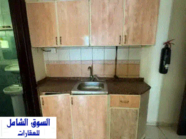 استوديو للإيجار السنوي في الغوير بموقع يسهل الوصول إليه، قريب من دوار الساعة والخدمات الرئيسية. ...