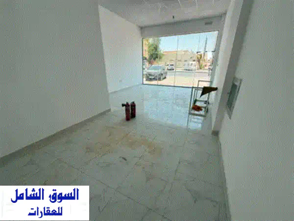 فرصة استثمارية مميزة في المويهات 2 عجمان، محل تجاري للإيجار السنوي بمساحة واسعة بسعر 30000 درهم ...