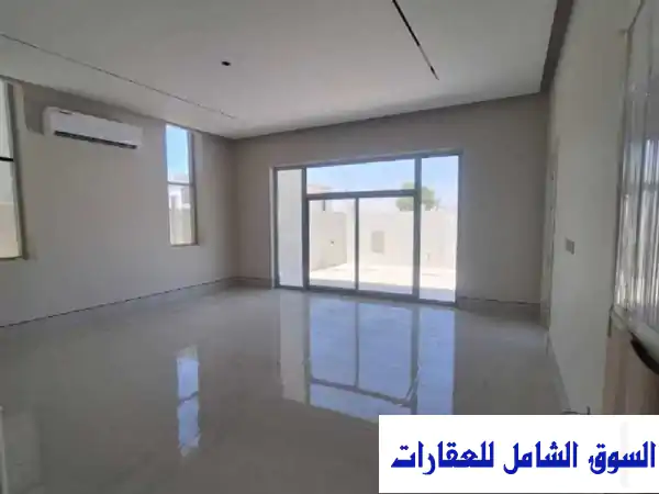 فيلا فاخرة للإيجار بأم القيوين | أول ساكن 5 غرف نوم...