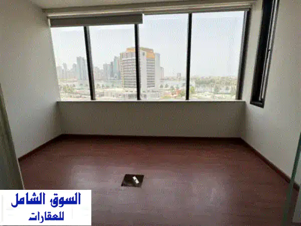 مكتب الأحلام للإيجار السنوي بالمجاز 1 الشارقة 🏙️ إطلالة بحرية خلابة، موقع استراتيجي 🌟 جاهز لنجاح شركتك!