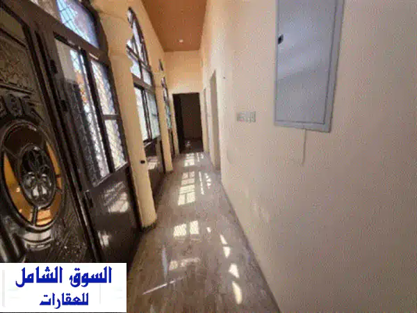 فرصة ذهبية: ملحق فاخر للبيع في سيح العريبي، رأس الخيمة | 5000 قدم، غرفتين وصالة، زاوية ومكيفات - بسعر 650 ألف درهم!
