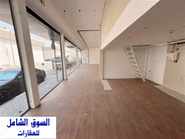 معرض في الصناعية 4 على الشارع عام مباشرة مساحة 1500 قدم تشطيب مودرن وعصري يحتوي على مكاتب + تكييف ...