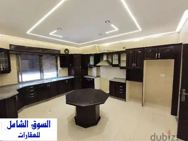 شقة طابق ثالث مع روف فاخرة 341 م في اجمل مناطق ام...