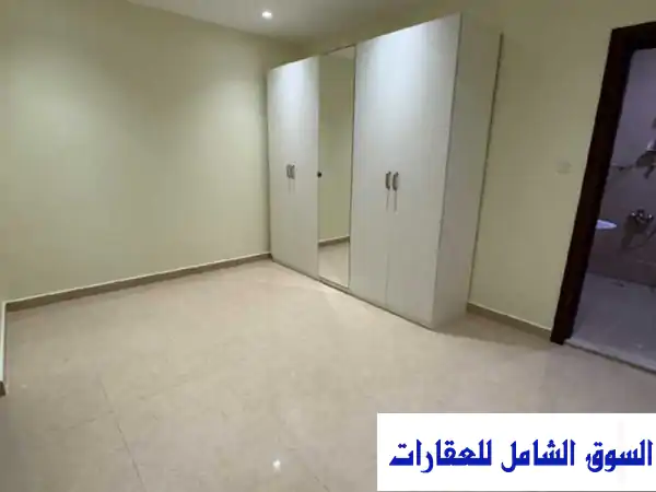 للإيجار شقة بحولي نصف مفروشة 3 غرف ماستر في ميدان حولي