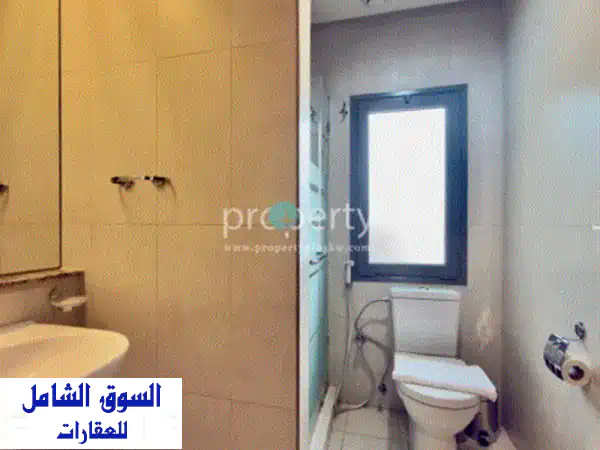 شقة مفروشة بالكامل وخدمية للإيجار في الجابرية، الكويت. غرفة معيشة واسعة، غرفتا نوم (1 ماستر) ...