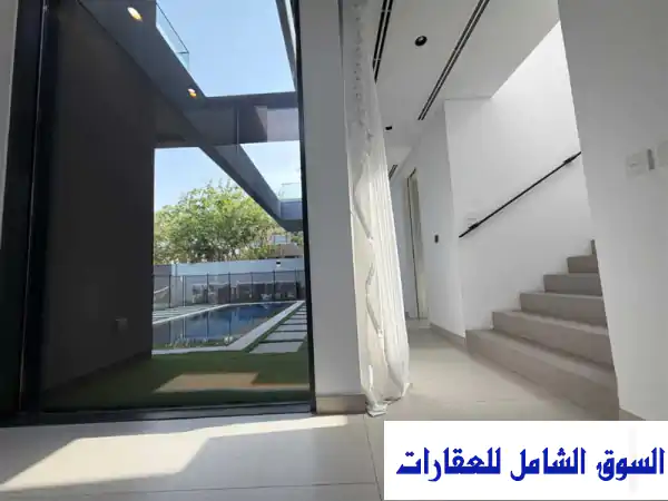 للإيجار فيلا مستقلة مسار الشارقة في تلال سيتي