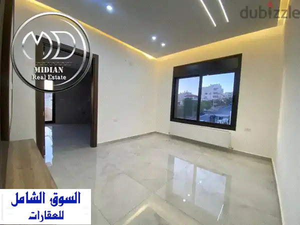 شقة دوبلكس طابق أخير مع روف للبيع المدينة الرياضية مساحة 205 م مع تراسا