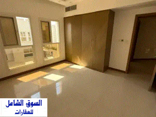 الصيغة الثالثة استمتع بالسكن في فيلا أنيقة بمنطقة البراشي، إحدى المناطق الهادئة والقريبة من مطار ...