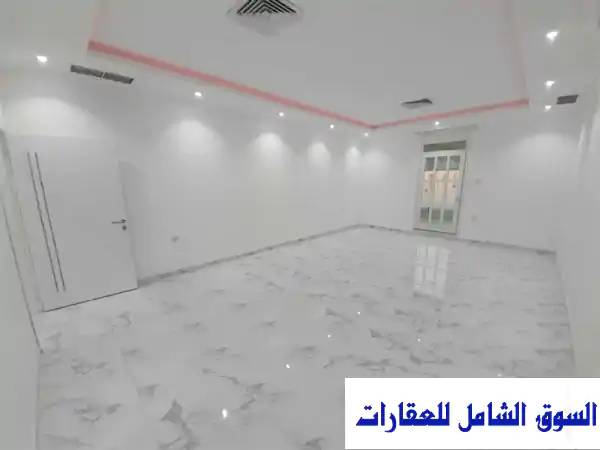 للإيجار الشهري شقة في صباح الأحمد السكنية الأحمدي 4 غرف, 200 م²