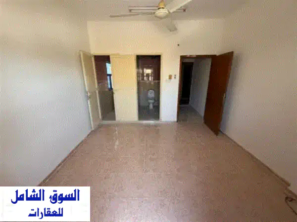 استوديو الأحلام للإيجار السنوي في الروضة، عجمان: بالكونة، مطبخ منفصل، وموقع حيوي على الشيخ عمار!