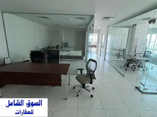 مكتب مفروش فاخر للإيجار بالمجاز 3 الشارقة | موقع حيوي، جاهز لنجاحك + شهر مجاني!