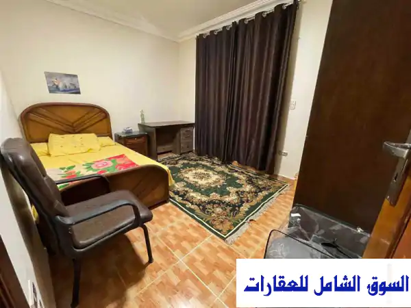 شقة مفروشة للإيجار 6 أكتوبر - خطوات للجامعة والحصري | الحي السابع سوبر لوكس للطلاب والعائلات