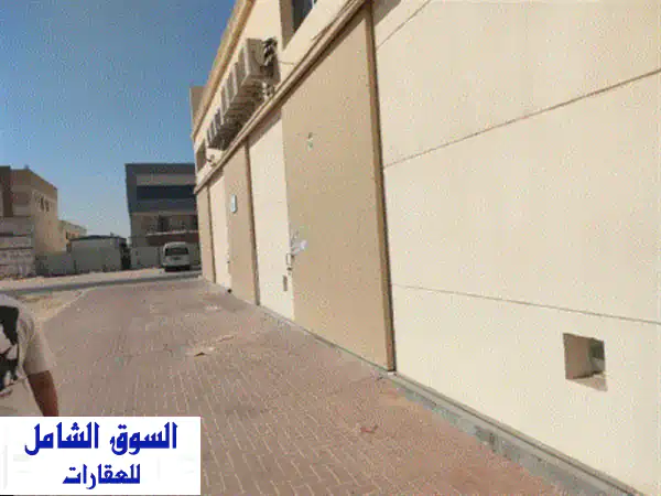 فرصة استثمارية ذهبية في عجمان: مجمع 24 شبرة صناعية مؤجرة بالكامل بدخل سنوي 1.85 مليون درهم بالجرف الصناعية!