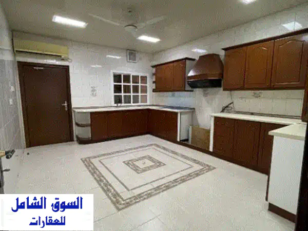 فرصة ذهبية: بيت عائلي واسع للإيجار في عالي - 4...