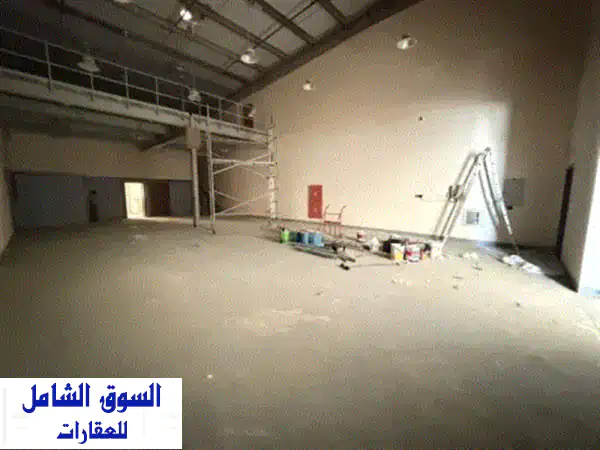 فرصة استثمارية لا تفوت: مستودع مجهز بالكامل للإيجار السنوي في الصناعية 5 - 3500 قدم مربع بموقع حيوي!