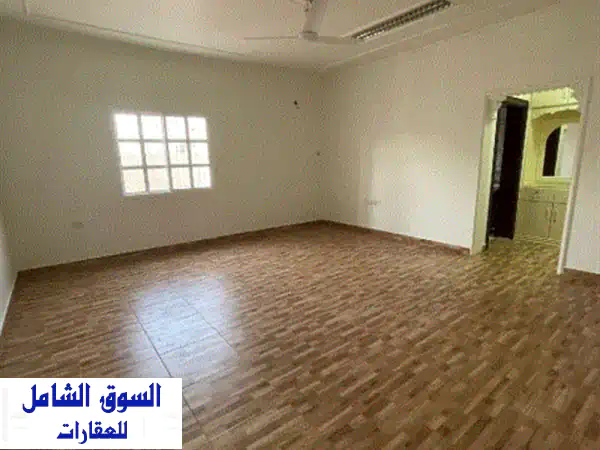 فرصة ذهبية: بيت عائلي واسع للإيجار في عالي - 4 غرف، صالة، حوش كبير | 400 د.ب.