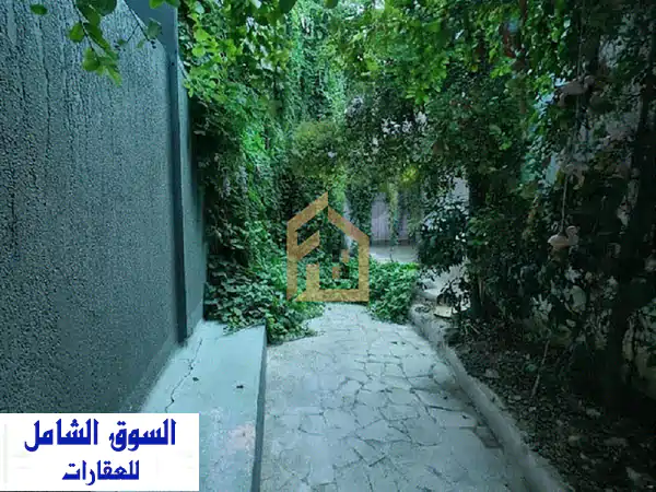 شقة أحلامك بانتظارك في الأشرفية الرميل! 90 م² مع تراس خاص وإطلالة مميزة - EA345