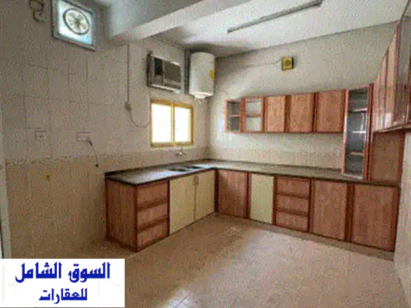 فيلا مستقلة للإيجار السنوي في الدراري | بيت عربي فسيح 5 غرف نوم + مجلس | حديقة خاصة ومواقف سيارات