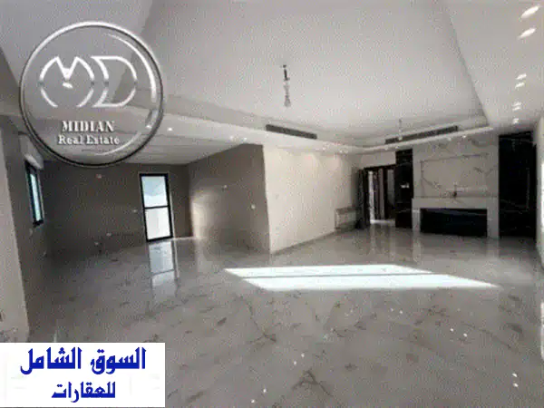 شقة أرضية فاخرة للبيع في الظهير: 285م بـ 4 نوم، تراس...