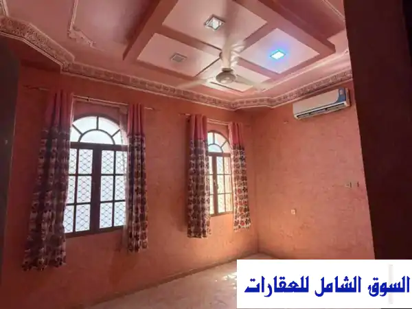 منزل للبيع في سمائل الداخلية | 8 غرف، طابقين، مساحة 400م² بسعر 50 ألف ريال!