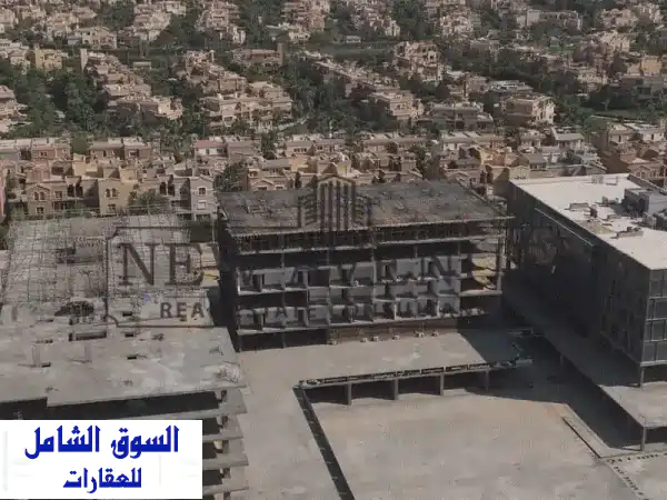 أدمن للبيع في الطابق الأول في السوق بالقرب حد...