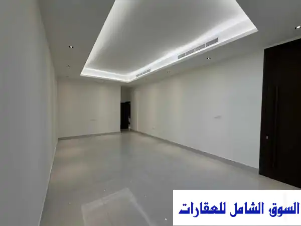 فيلا 5 غرف ماستر أول ساكن حوش كبير 11 ألف قدم للإيجار...