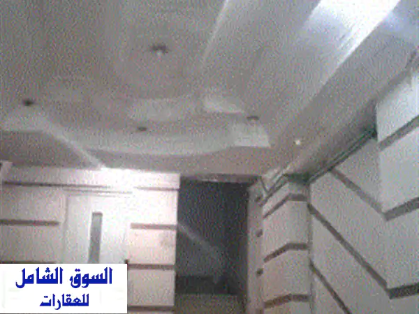 للبيع شقة نظيفة ومفروشة في بناية نظيفة بها مصعد وبواب، تقع في وسط القاهرة، قريبة من جميع الأسواق ...