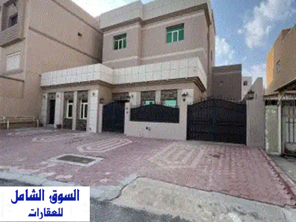 للبيع بيت في القرين، قطعة 5، سكن واستثمار. المساحة 400 متر. الموقع ممتاز، بطن وظهر على شارع رئيسي، ...