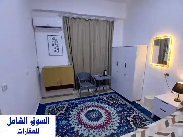 شقه غرفه في حالة أنها فاضيه للايجار المفروش شارع التسعين الرئيسي في ارقي فيلات القاهره الجديده
