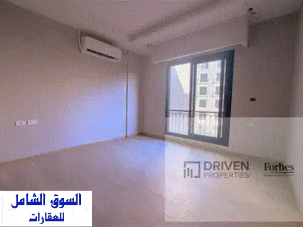 شقة جاهزة للاستلام متشطبة بالكامل بالتكييفات للبيع في فيليدج ويست الشيخ زايد Village West Sheikh Zayed 3