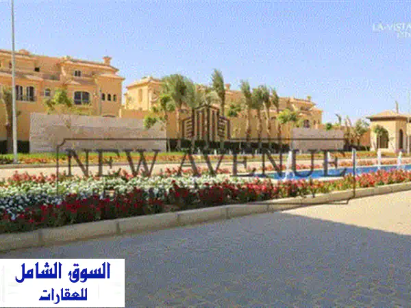 فرصة ذهبية: تاون هاوس كورنر للبيع في لا فيستا سيتي La Vista City - استلام فوري، بحري، تصميم كلاسيكي وموقع متميز! 4