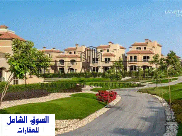 فرصة ذهبية: تاون هاوس كورنر للبيع في لا فيستا سيتي La Vista City - استلام فوري، بحري، تصميم كلاسيكي وموقع متميز! 2