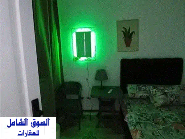 شقه غرفه في حالة أنها فاضيه للايجار المفروش شارع التسعين الرئيسي في ارقي فيلات القاهره الجديده 4