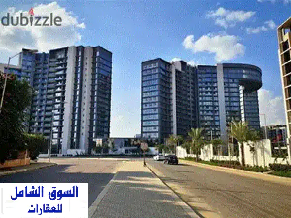 للبيع شقه بافضل ڤيو متشطبه بالتكيفات و المطبخ علي ڤيو مميز في قلب الشيخ زايد