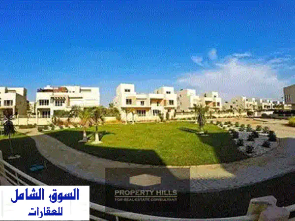 امتلك فيلا بتشطيب فاخر وحمام سباحة خاص في كمبوند جرند هايتس بسعر لقطة بجانب ماونتن فيو