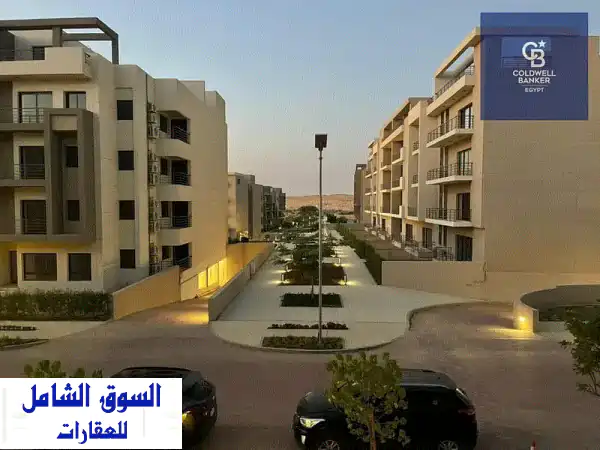 شقة متشطبة بالمطبخ والتكييفات استلام فوري فيفث سكوير المراسم Fifth Square Al Marasem الجولدن سكوير