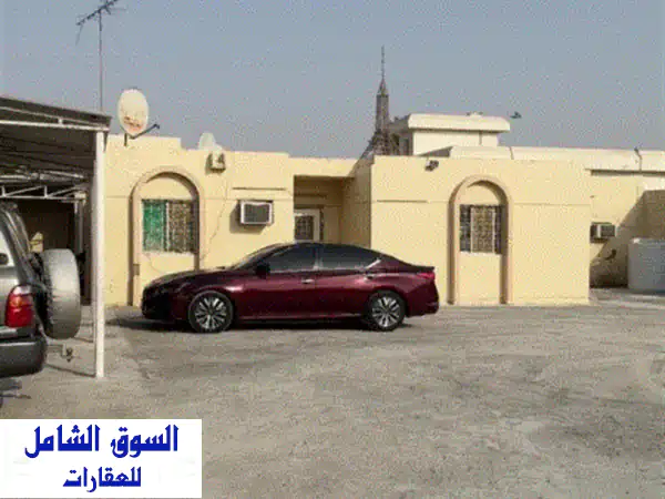 بيت شعبي للبيع في إمارة الشارقة ضاحية مغيدر داخل منطقة الطلاع مكون من صالة ومجلس 4 غرف نوم 2 حمام ... 2