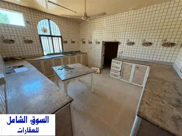 فرصة ذهبية: إيجار بيت عربي تجاري ضخم بالروضة 3 عجمان | 10000 قدم² | 120 ألف درهم سنوياً