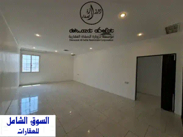 للإيجار، شقة في الدور الثاني بمنطقة السرة قطعة 6....