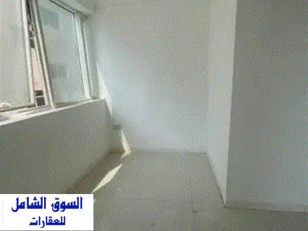 مكتب تجاري للإيجار السنوي في منطقة القصباء في إمارة الشارقة، يتميز بموقع مميز واطلالة مباشرة على ...