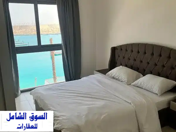 شاليه للبيع فيو خيالي علي lagoon و دقيقه من البحر في مارينا 8 في الساحل الشمالي